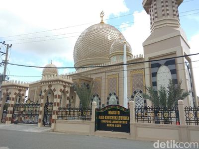 Foto: Masjid Megah Bergaya Timur Tengah di Aceh