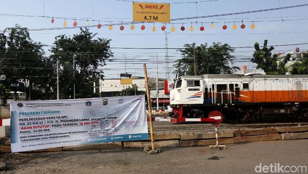 Potret Perlintasan Kereta Pisangan Lama yang Ditutup