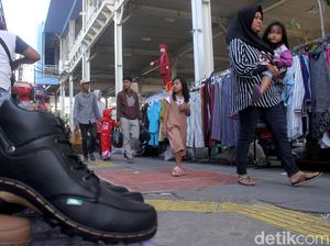 Duh, PKL dan Pengendara Motor Rajai Trotoar Tanah Abang