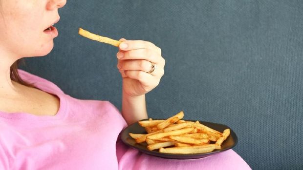 Makanan yang Harus Dihindari Saat Ibu Hamil Sahur & Berbuka Puasa