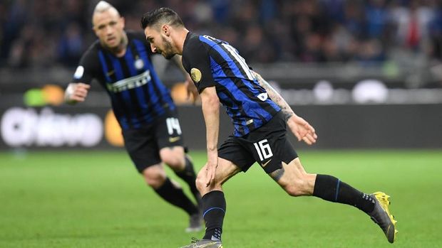 Matteo Politano membawa Inter Milan unggul di babak pertama.