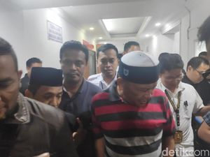 Pengacara Ajukan Penangguhan Penahanan Eggi Sudjana Pengacara Ajukan Penangguhan Penahanan Eggi Sudjana