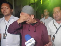 Usai Diperiksa, Pengancam Penggal Jokowi Tutupi Wajah dan Ngaku Menyesal