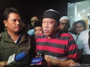 Eggi Sudjana Kembali Ditangkap Polisi, Rumahnya Digeledah Eggi Sudjana Kembali Ditangkap Polisi, Rumahnya Digeledah