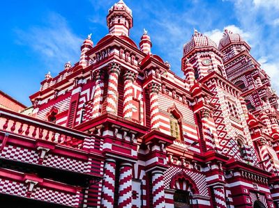 Foto: Masjid Unik, Warnanya Mirip Kue Lapis