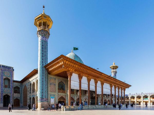 Melihat Indahnya Masjid Shah Cheragh di Iran