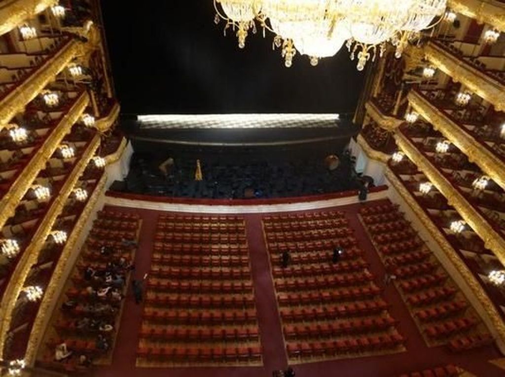 Melihat Salah Satu Gedung Opera Terbesar di Dunia Melihat Salah Satu Gedung Opera Terbesar di Dunia