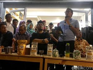 Di Public Library Dahnil, Sandi: Pemimpin Berkarakter Kuat Suka Baca Di Public Library Dahnil, Sandi: Pemimpin Berkarakter Kuat Suka Baca