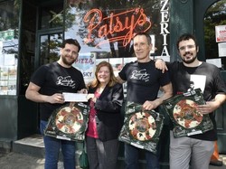 Pelayan Ini Kembalikan Uang Rp 6,1 Miliar Milik Pengunjung Restoran