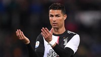 Di urutan kedua ada bintang asal Portugal, Cristiano Ronaldo. Pemain Juventus itu dapat bayaran 109 juta dollar AS (Rp 1,551 triliun). Foto: Alberto Lingria/REUTERS