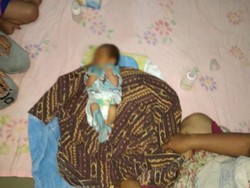 Duh! Bayi Imut ini Dibuang di Depan Rumah Warga di Bekasi