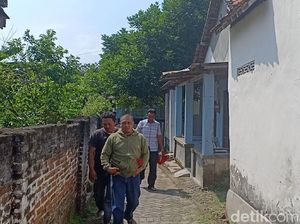 Densus 88 Geledah Rumah Terduga Teroris yang Ditangkap di Madiun