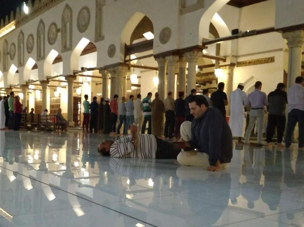 Mesir Larang Anak-Anak Masuk Masjid Mesir Larang Anak-Anak Masuk Masjid