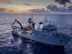 Dicari! 3 Orang Pemberani untuk Traveling ke Tempat Paling Eksklusif di Bumi