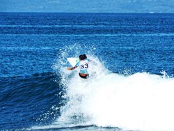 Pertama Kali! Peselancar Wanita Indonesia Lolos di Liga Selancar Dunia