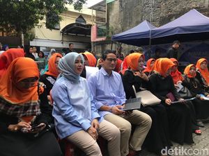 Kunjungi Bazar di Tebet, Sandi: Ramadhan Momen Beramal Saleh dan Usaha Kunjungi Bazar di Tebet, Sandi: Ramadhan Momen Beramal Saleh dan Usaha