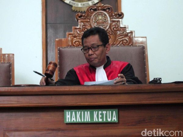 Tok! Hakim Tolak Praperadilan Romahurmuziy