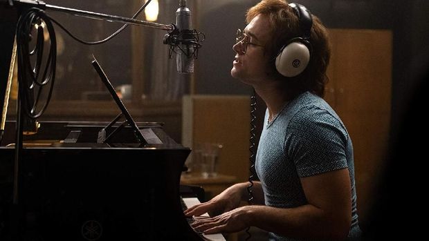 Taron Egerton saat menjadi Elton John di 'Rocketman'.