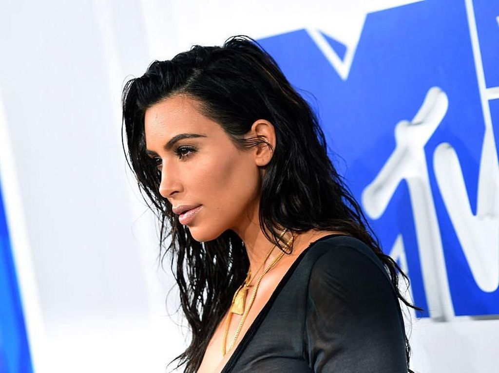 Mengenal Ibu Pengganti yang Melahirkan Anak Ke-4 Kim Kardashian Mengenal Ibu Pengganti yang Melahirkan Anak Ke-4 Kim Kardashian