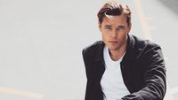 Ladies, Kenalin Model dengan Perpaduan Wajah Brad Pitt & Leonardo DiCaprio