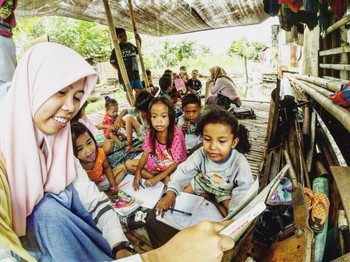 Daripada Berkelahi, Mending Berbagi Daripada Berkelahi, Mending Berbagi