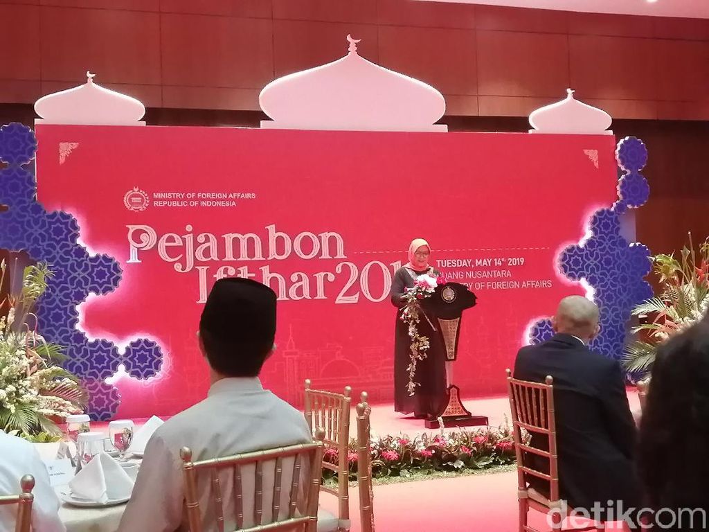 Bukber Dubes Negara Sahabat, Menlu Sajikan Soto Banjar hingga Wedang Ronde Bukber Dubes Negara Sahabat, Menlu Sajikan Soto Banjar hingga Wedang Ronde