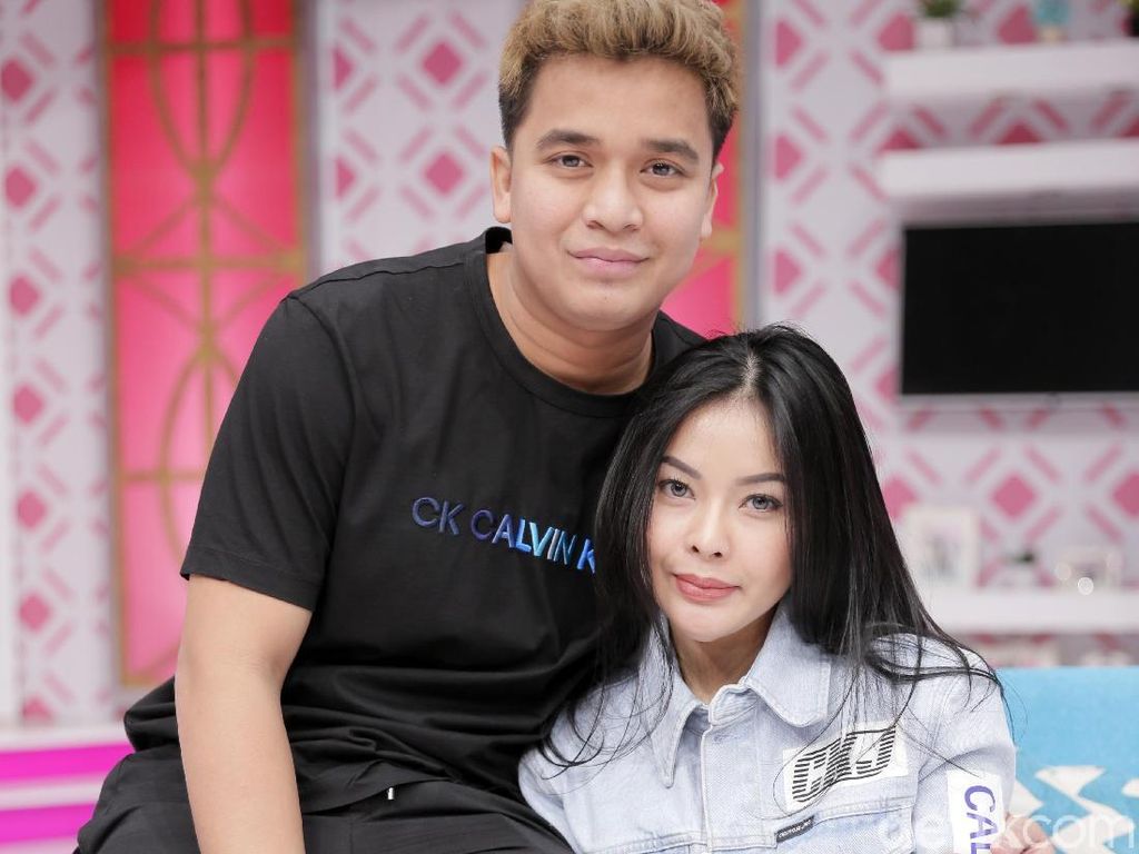 Pacar Billy Syahputra Jual Mobil untuk Biaya Nikah? Pacar Billy Syahputra Jual Mobil untuk Biaya Nikah?
