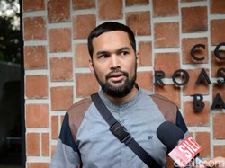 Teuku Wisnu Bagikan Makanan Gratis untuk Warga Malang yang Isoman