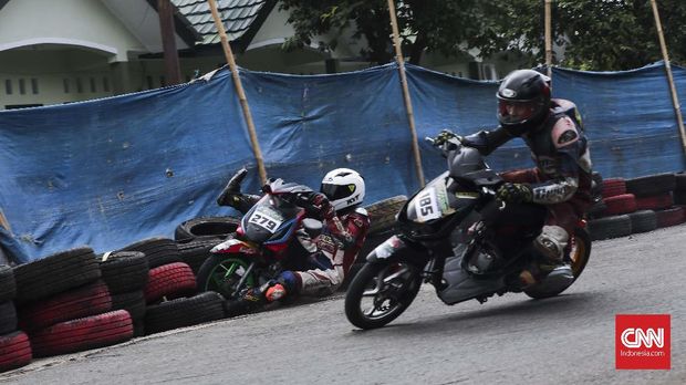 Bagi sebagian istri atau pasangan para pebalap, road race merupakan olahraga yang berbahaya.