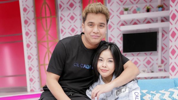 Beda Agama, Elvia Cerroline Jadi Labuhan Terakhir Billy Syahputra?