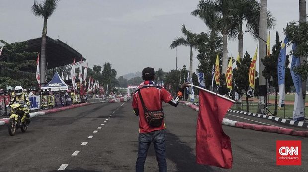 Suasana di salah satu road race yang digelar di Yon Armed, Purwakarta. 