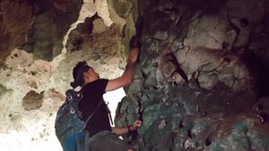 Foto: Petualangan MTMA Survival Menemukan Gua Tapak Tangan