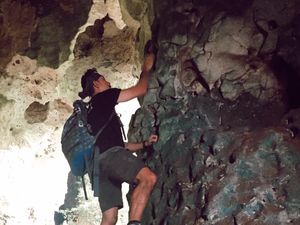 Foto: Petualangan MTMA Survival Menemukan Gua Tapak Tangan