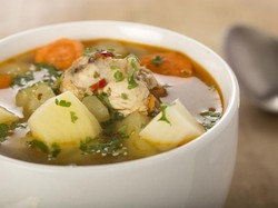 Menu Harian Ramadhan ke-10: Sup Ayam Enak untuk Jaga Stamina Saat Puasa