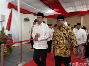 Jokowi Buka Puasa Bersama di Rumah OSO