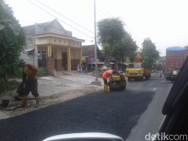 Berita Dear Pemudik, Waspadai Jalur Pantura Tuban Banyak Jalan Berlubang Kamis 18 April 2024