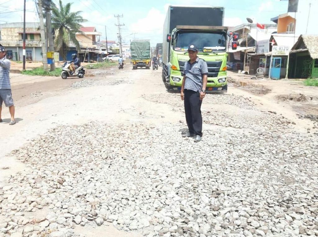 Jalan Lintas Sumatera Belum Diperbaiki, Bupati Dodi Surati Kementerian PUPR Jalan Lintas Sumatera Belum Diperbaiki, Bupati Dodi Surati Kementerian PUPR