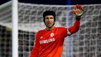 Petr Cech meninggalkan Chelsea setelah bermain selama 11 tahun. Dia sadar sudah tak dibutuhkan lagi dan memilih hengkang ke Arsenal. (Foto: David Ramos/Getty Images)