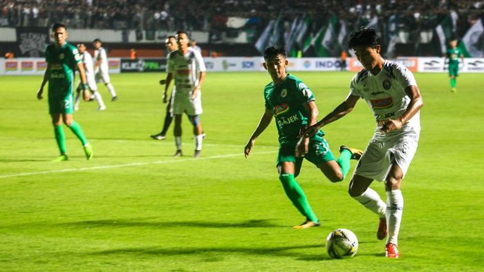 Arema FC ditaklukkan PSS Sleman 1-3 di Liga 1 2019. (Foto: Andreas Fitri Atmoko/Antara) Arema FC ditaklukkan PSS Sleman 1-3 di Liga 1 2019. (Foto: Andreas Fitri Atmoko/Antara)