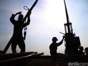 Intip Aktivitas Pekerja di Stadion BMW yang Terancam Batal