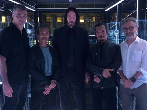 Brutal! Cecep dan Yayan Ruhian Kasih Kesempatan John Wick untuk Melawan