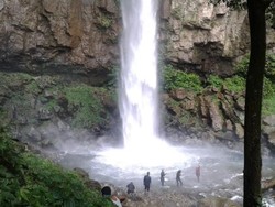 Pesona Air Terjun Saringgana yang Belum Banyak Orang Tahu