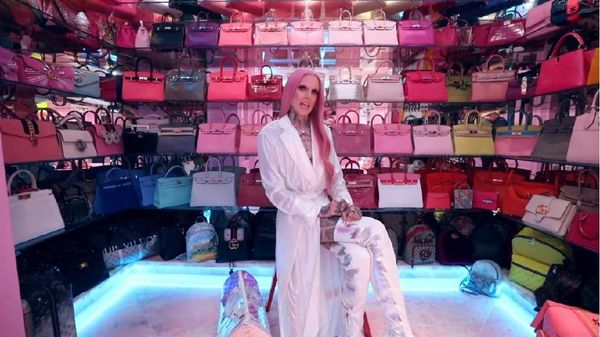Intip Kamar Barang Branded YouTuber Miliuner, Masuk Harus Scan Retina