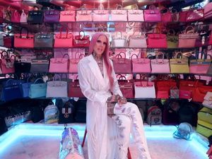 Intip Kamar Barang Branded YouTuber Miliuner, Masuk Harus Scan Retina