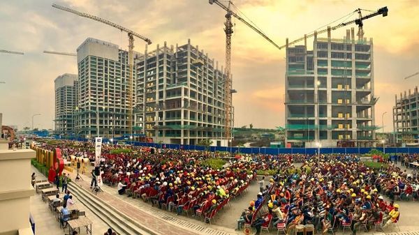Meikarta Buka Puasa Bersama 5.000 Pekerja
