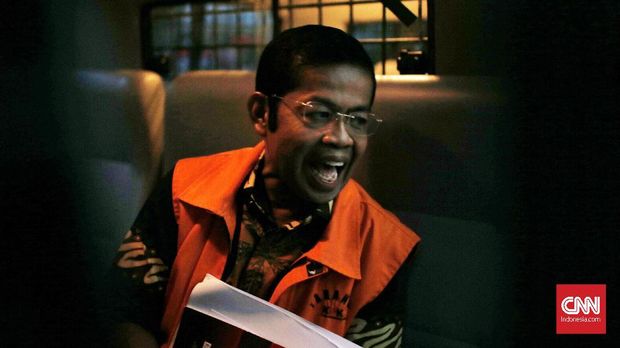 Mantan Menteri Sosial (Mensos) Idrus Marham usai diperiksa penyidik KPK, di Gedung Merah Putih KPK. Jakarta, Rabu, 15 Mei 2019. Kehadiran Idrus di KPK untuk menjalani pemeriksaan sebagai saksi buat tersangka Sofyan Basir. Sofyan, yang merupakan Direktur Utama PT PLN (Persero) nonaktif, merupakan tersangka terbaru dalam pusaran kasus suap terkait proyek PLTU Riau-1. CNN Indonesia/Andry Novelino