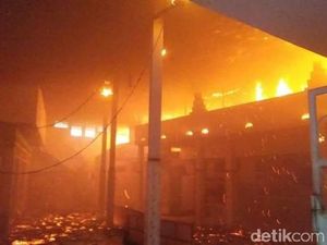 Pondok Pesantren Jabal Noer di Sidoarjo Terbakar Pondok Pesantren Jabal Noer di Sidoarjo Terbakar