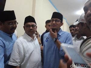 Ditanya Soal Aksi People Power, Sandiaga Diam dan Buang Muka