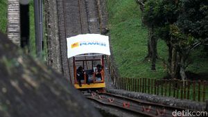 Serunya Uji Nyali Menaiki Kereta Lori PLTA Lamajan