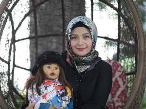 Tekad Ria Enes Hibur Anak-anak Indonesia Seumur Hidup Tekad Ria Enes Hibur Anak-anak Indonesia Seumur Hidup